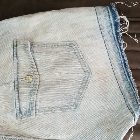 Old Navy Cutest Jean Shorts Ever - Really show off your legs 😁 - Picture 9 of 11